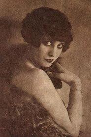 Celia Gámez as Rosa Valverde / Self in Las Leandras 1969