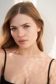 Isabel Hainer as Chloe in Pool Party 2023