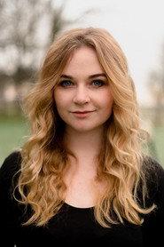 Sophie Wright as Laurel in The Drowning of Arthur Braxton 2021