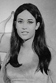 Amira Zaitoun as Farid's fiancée in Eashiqat nafsiha 1972