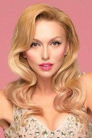 Olia Poliakova as Ilona in Swingers 2 2019