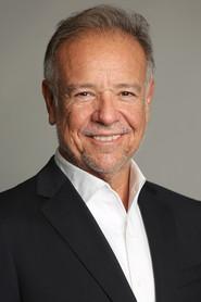 Fernando Moraleda as Joaquín in Scar 2020
