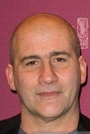 Franck Ekinci as Blog (voice) in The Darwinners 2024