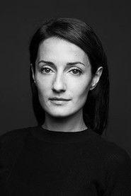 Marall Nasiri as Asal in The Turk Shop 2017