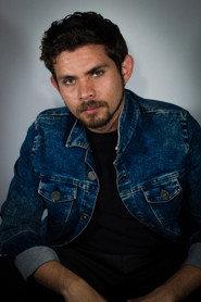 Rogelio Leyton as Policía Roger in Leave The World Behind 2024