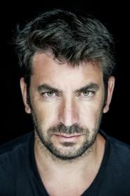Arturo Valls as Gaje in Rey gitano 2015