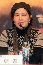 Kim Ae-kyung as Ms. Park in The Art of Seduction 2005