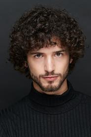 Juan de Vera as Asistente Jefe Policía in Your Mother or Mine: Mothers-in-Law at War 2024