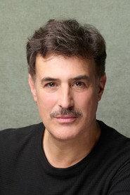 Esteban Meloni as Julio in Contrasangre 2015