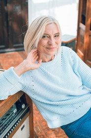 Rasa Jakučionytė as Krapivnikovo moteris in Smile Upon Us, Lord 1994