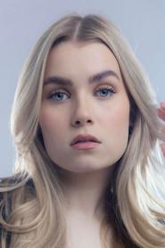 Vivi Wahlström as Niina in Snow Angel of Revenge 2024