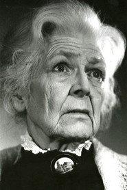 Sofya Fadeyeva as Маланья in Rasteryaeva Street 1961