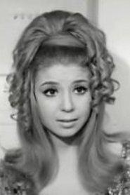 Shahinaz Taha as منى in Lasna Mala'ekah 1970