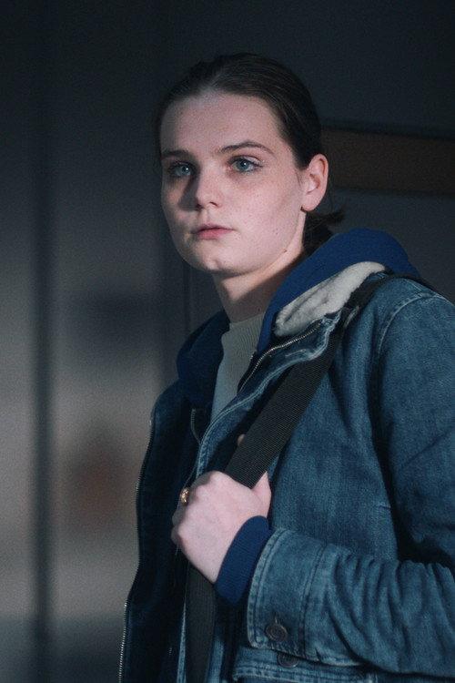 L'Appartement 2021 official movie poster