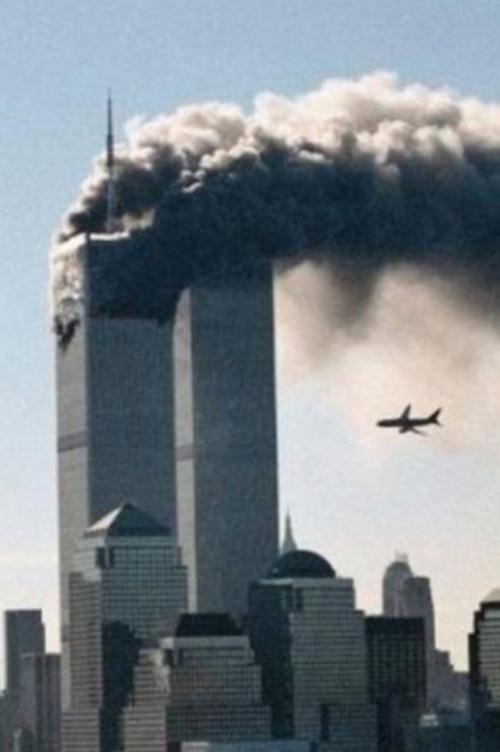 Historias Innecesarias: las Torres Gemelas 2025 official movie poster