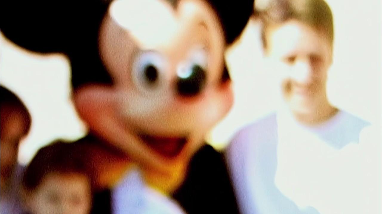 Disneyland, mon vieux pays natal Trailer